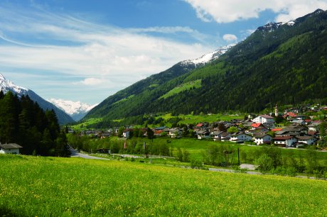 Das Dorf Fulpmes im Stubaital