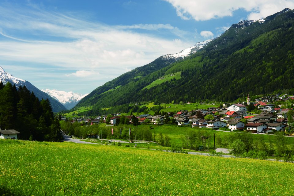 Das Dorf Fulpmes im Stubaital