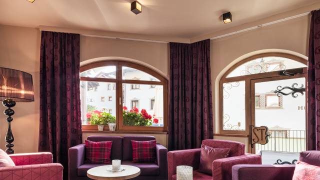 Sitzecke im Alpin Resort Stubaier Hof